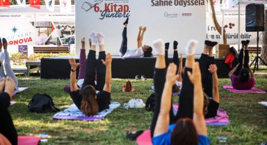 İzmir Bornova'da kitapların ışığında renkli şölen