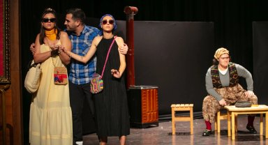 İzmir Güzelbahçe'de kahkaha dolu gece