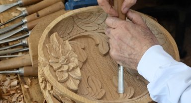 İzmir Karabağlar'da ahşap oymacılığı yeniden hayat buluyor