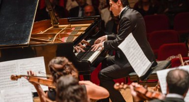 İzmir Oda Orkestrası yeni sezona kapalı gişe başladı