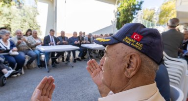 İzmir'de Başkan Tugay gazilerle buluştu