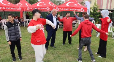 İzmit'te otizmli bireyler sonbahar şenliğinde buluştu