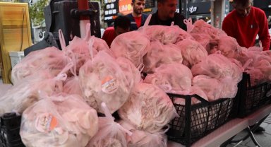 Kocaeli İzmit Belediyesi, kendi ürettiği mantarları vatandaşa dağıttı