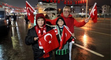 Kocaeli kırmızı beyaza büründü