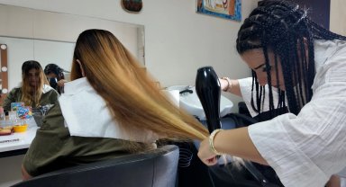 Kocaeli'de en özel kuaförler yeteneklerini anneleriyle paylaştı