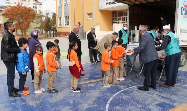 Konya Karaman'da Cansuyu Derneği'nden çorba ikramı