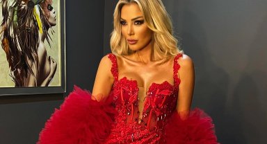 Petek Dinçöz zarafeti ile mest etti