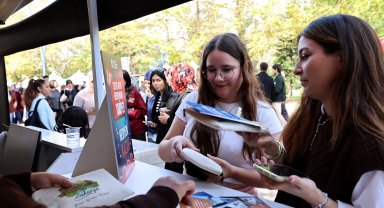 Sakarya'da üniversitelilere renkli karşılama