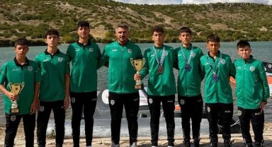 Sakaryalı sporcular Eskişehir'de ikincilik kupasını kaldırdı