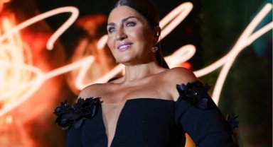 Sibel Can Kıbrıs'ta büyüledi
