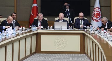 TBMM Komisyonu'nda Vakıflar Kanunu ve kimlik bildirme düzenlemeleri görüşülüyor