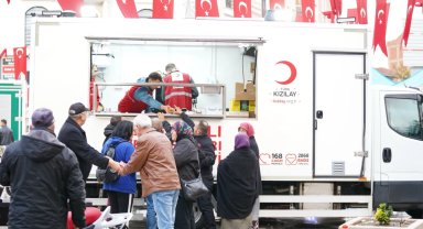 Türk Kızılay Sındırgı'da depremzedelerin yanında