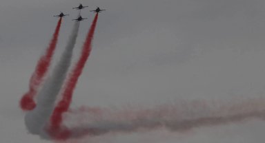Türk Yıldızları'ndan Mudanya'da nefes kesen prova
