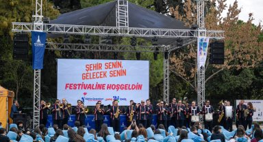 Üniversiteli gençler İzmir'e festivalle "merhaba" dedi