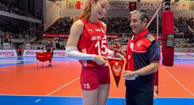Voleybolun yıldızlarından İzmir İtfaiyesi'ne teşekkür