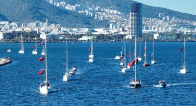Yelkenler İzmir'de Cumhuriyet coşkusuyla doldu