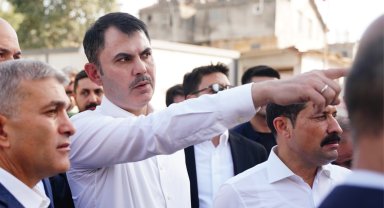 Zılgıtlarla karşılanan Bakan Kurum, Uzun Çarşı için talimat verdi!