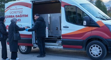 Ankara Keçiören'de vatandaşa sıcak çorba