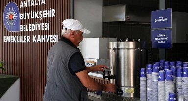 Antalya Büyükşehir'in Emekli Kahveleri'ne büyük ilgi