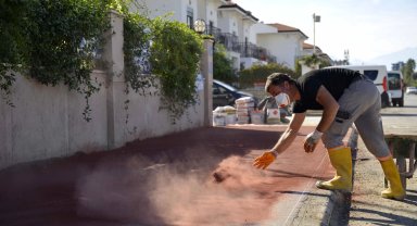 Antalya Güzeloba'da kaldırım çalışması