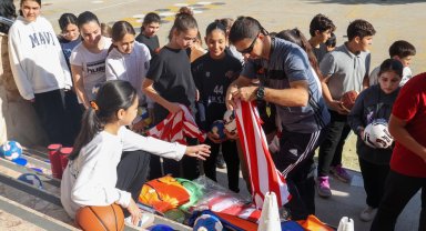 Antalya'da 19 ilçeye spor malzemesi desteği