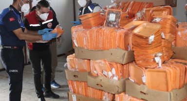 Antalya'da 25 ton tarihi geçmiş tavuk imha edildi