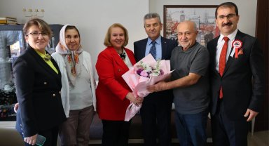 Artvin Valisi Ergün'den emekli öğretmene anlamlı ziyaret