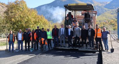 Artvin'de Vali Ergün'den Ardanuç'ta asfalt mesaisi