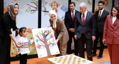 Bakan Göktaş, Hoşkubbe Millet Kütüphanesi'ni ziyaret etti