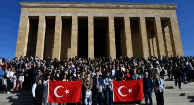 Balıkesirli gençlerden Ata'ya vefa ziyareti
