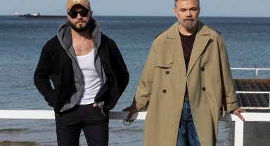 Berkay ve Ümit Sayın'ın güçlü yorumuyla "Gül Beyaz Gül"e büyük ilgi