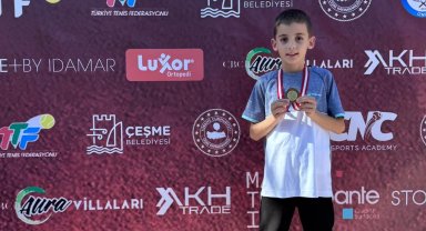 Bursa Büyükşehir Belediyesporlu tenisçilerden 2 şampiyonluk