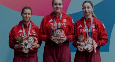 Bursa Büyükşehir'li Özge Yılmaz'dan masada gümüş madalya