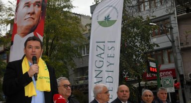 Bursa Osmangazi'de Başkan Aydın İstiklal'i dinledi