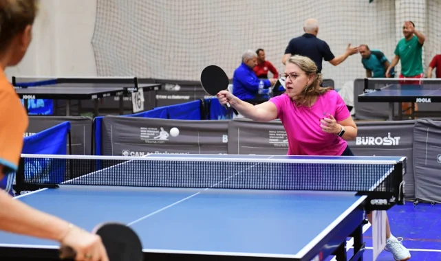 Bursa Osmangazi'de veteran sporcular final için ter döktü