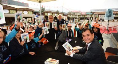 Bursa'da Osmangazi Kitap Fuarı zengin içeriğiyle sürüyor