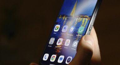 Çocuklar internette daha fazla zaman geçirirken ebeveynler güvenlik için yeni arayışta