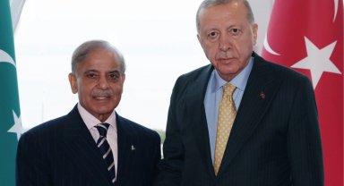 Cumhurbaşkanı Erdoğan, Pakistan Başbakanı Şahbaz Şerif ile Bakü'de görüştü