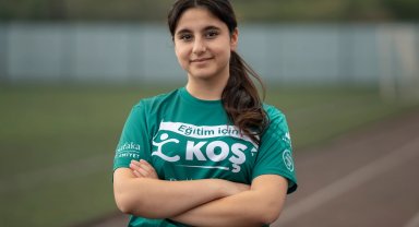 Darüşşafaka koşucusu İnci Naz Sönmez maratonun 'en iyi koşucusu' seçildi