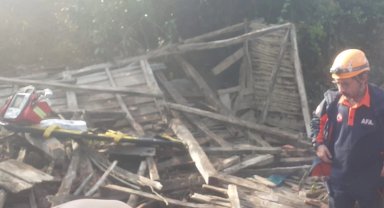 Düzce'de çöken ahşap evde 1 kişi hayatını kaybetti