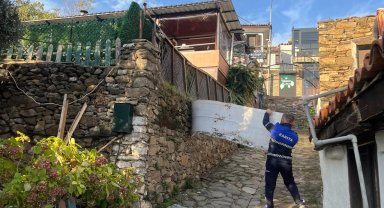 Efes Selçuk'ta görüntü kirliliği yaratan tabelalar kaldırılıyor