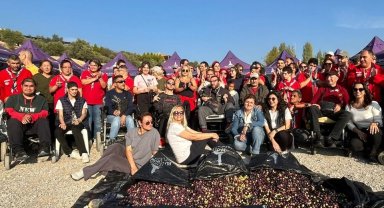 Engelli yurttaşlar zeytin hasadında buluştu