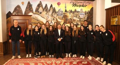 Galatasaray Sutopu Takımı'ndan Başkan Arı'ya ziyaret