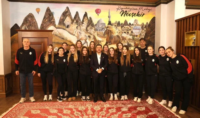 Galatasaray Sutopu Takımı'ndan Başkan Arı'ya ziyaret
