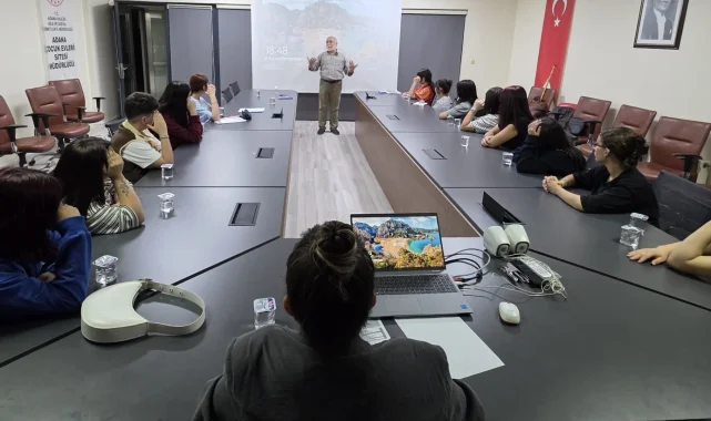 Gazeteci Özke gençlerle şiir üzerine buluştu