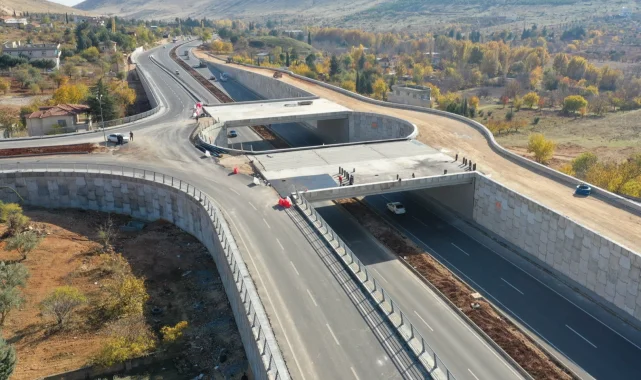 Gaziantep'te köprülü kavşak yatırımları devam ediyor