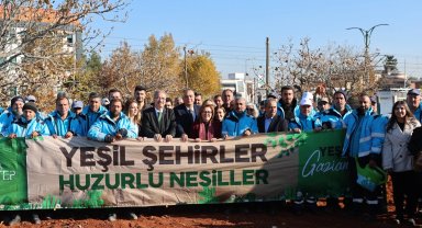  Gaziantep'te YEŞİLANTEP projesiyle fidanlar toprakla buluşuyor