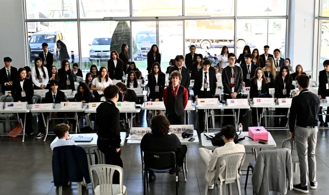 Genç delegeler ASSİM'de basın özgürlüğünü tartıştı