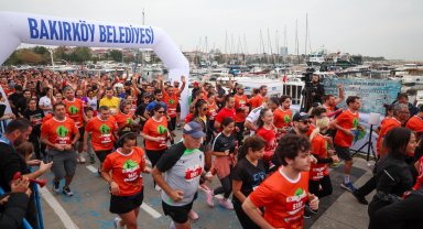 İstanbul Bakırköy'de öğretmenler günü için 2 bin 800 kişi koştu