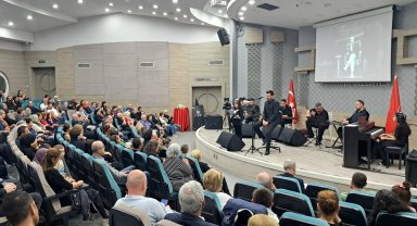 İzmir Bornova'da 10 Kasım'da duygu dolu gece